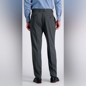 Haggar Men's Classic Fit medium Gray Premium dress pants, size 40x29